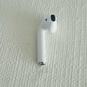 Apple AirPod Wireless 2nd Generation Earbud in White - Right Side (A2032)